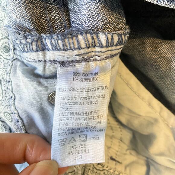 IZOD Women Cropped Jeans size 8 Blue Slim Fit Curvy Mid Rise - Picture 10 of 11